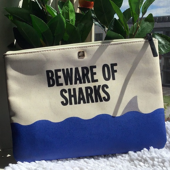💙 LOVED BEWARE OF SHARKS 🦈 Kate Spade Clutch - Picture 5 of 14